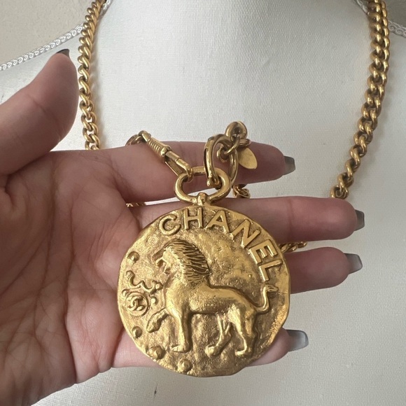 CHANEL Vintage Gold Lion Leo Coin CC Pendant Necklace - Picture 3 of 10
